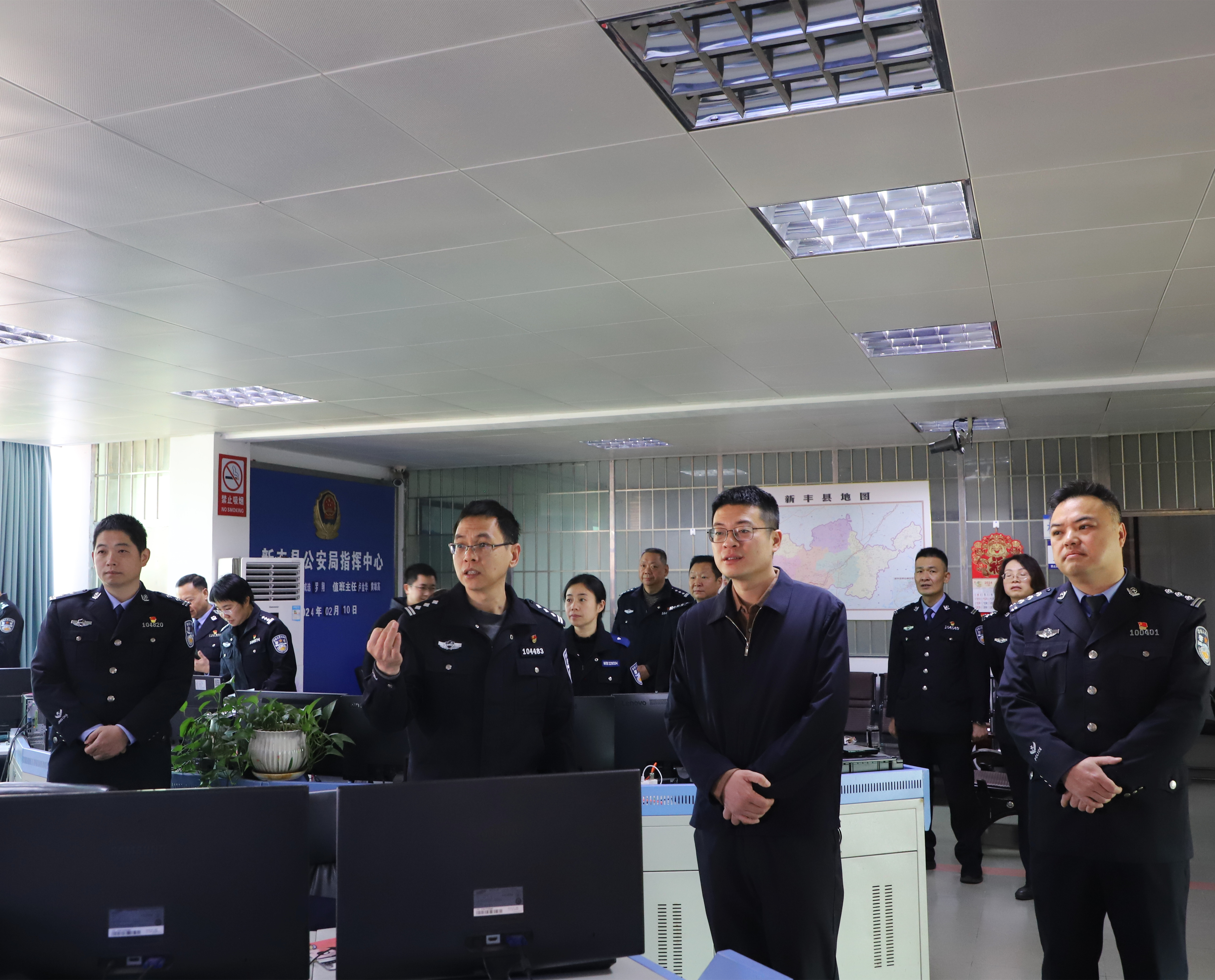新丰县委副书记,县长侯新祥到县公安局开展春节慰问活动