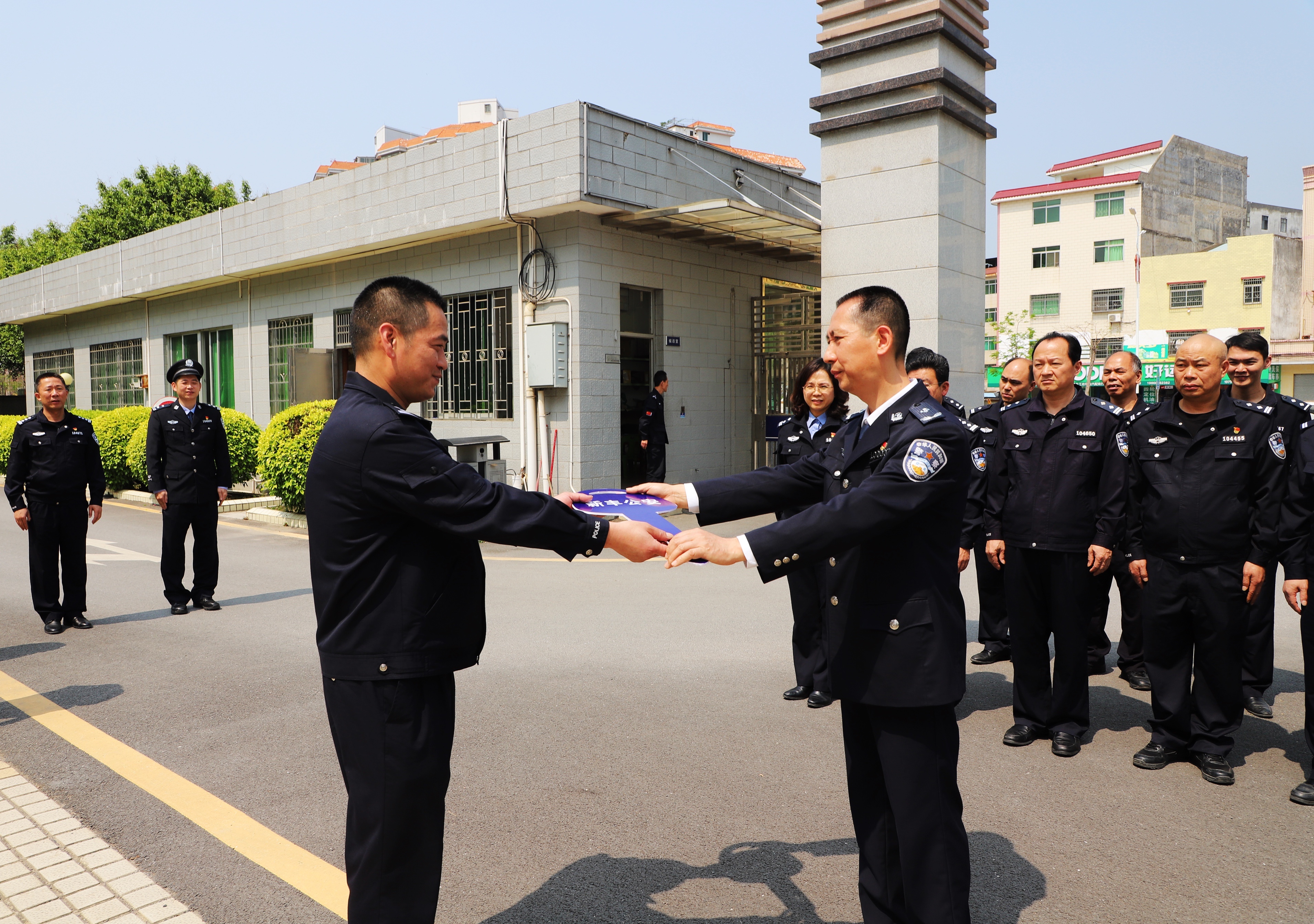 新丰县公安局举行警车发放仪式