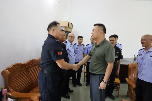 陈征明同志到巡特警大队调研指导工作