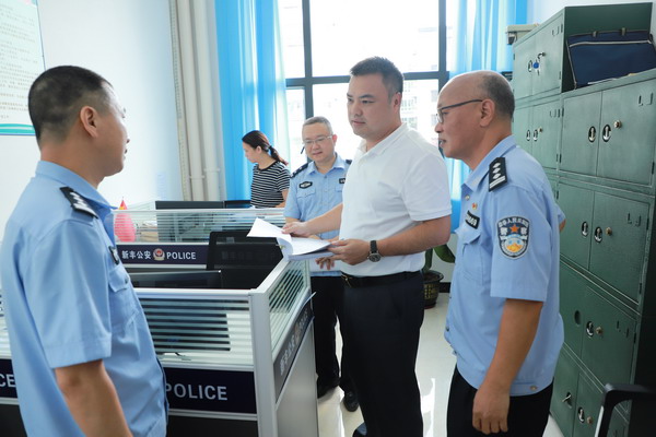 陈征明同志调研出入境户政,出租屋流动人口管理工作