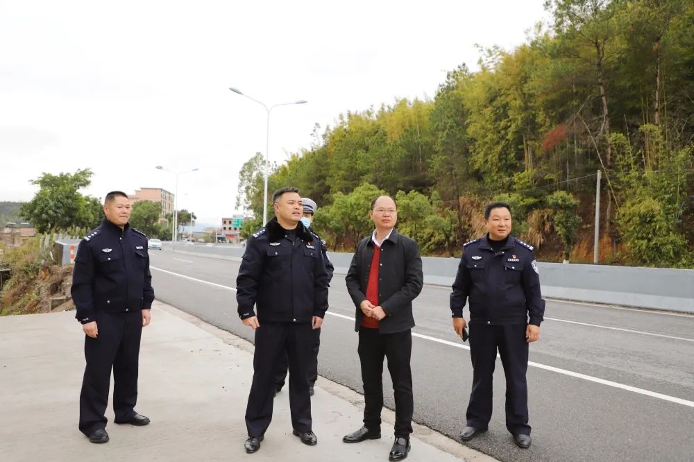 陈征明检查节后春运道路交通安全工作