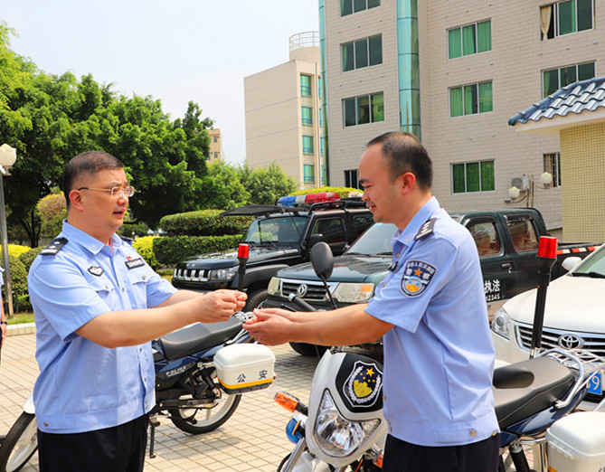 我局举行警用车辆发放仪式 - 新丰县人民政府网